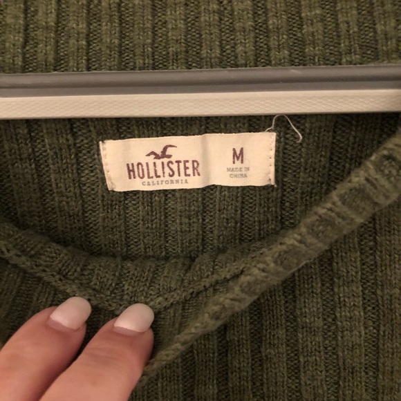 Hollister size M green sweater w/ cream bands - Picture 5 of 6